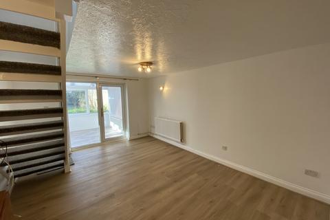 2 bedroom terraced house to rent, Hatfield Court, Swansea