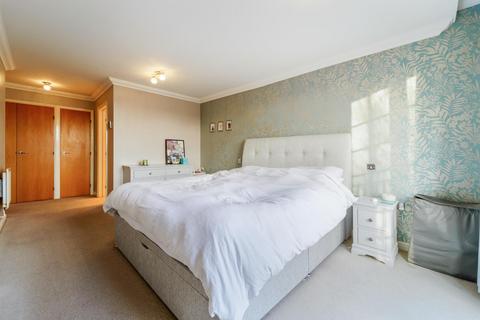 2 bedroom flat for sale, Mill House, Holme Court, Isleworth TW7