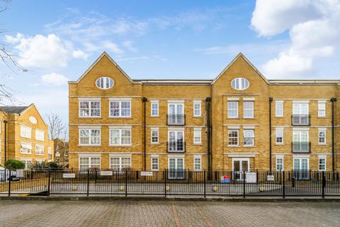 2 bedroom flat for sale, Mill House, Holme Court, Isleworth TW7