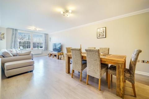 2 bedroom flat for sale, Mill House, Holme Court, Isleworth TW7