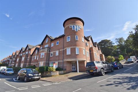 2 bedroom flat to rent, St. Marys Road, Cromer