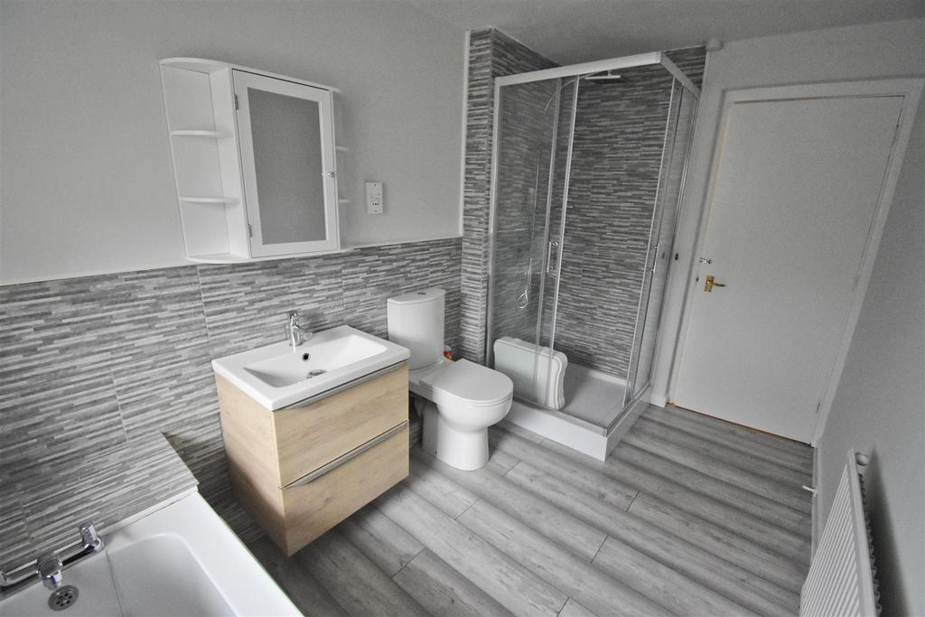 Bathroom 1.jpg