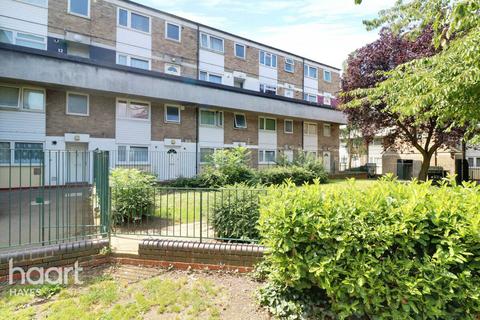 3 bedroom flat for sale, Dunedin Way, Hayes