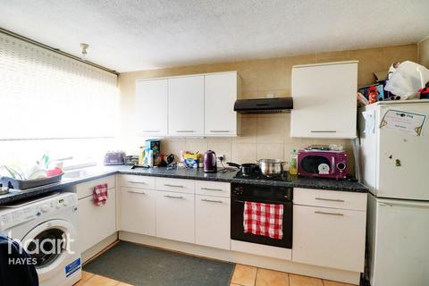 3 bedroom flat for sale, Dunedin Way, Hayes