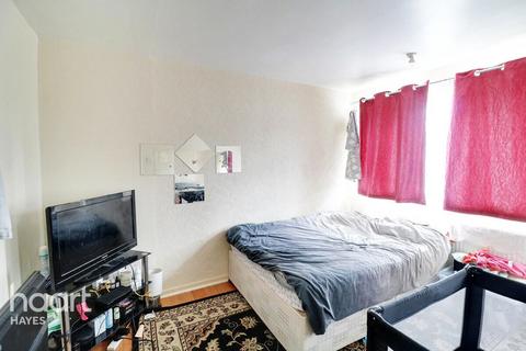 3 bedroom flat for sale, Dunedin Way, Hayes