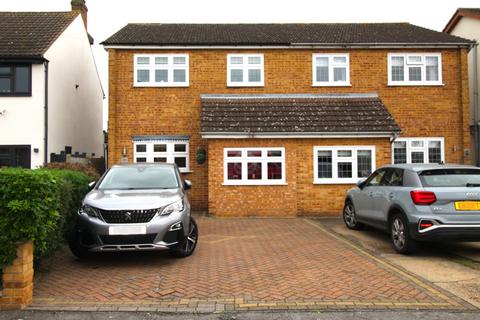 3 bedroom semi-detached house for sale, Rainham RM13