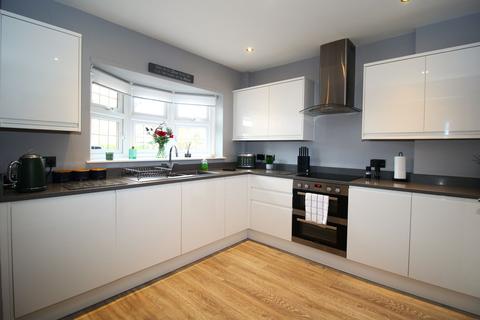 3 bedroom semi-detached house for sale, Rainham RM13