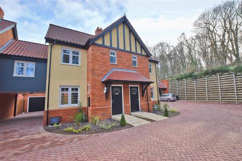 2 bedroom terraced house to rent, Randall Crescent, Cromer