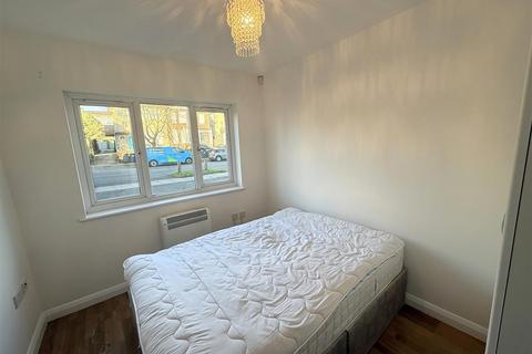 1 bedroom apartment to rent, Hale Lane, Mill Hill, NW7