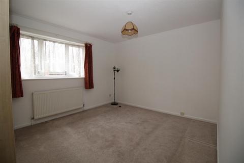 2 bedroom house to rent, Woodwards , Broadfield, Crawley, West Sussex. RH11 9PJ