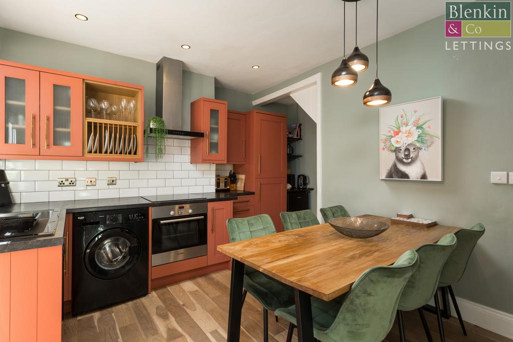 Kitchen/ Dining Room