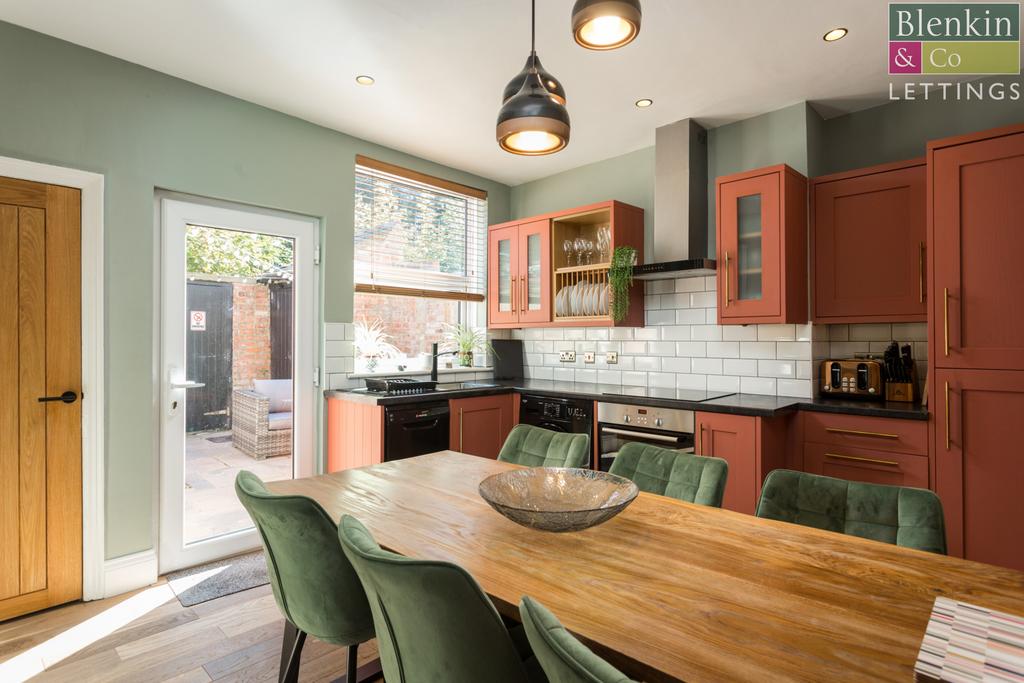 Kitchen/ Dining Room