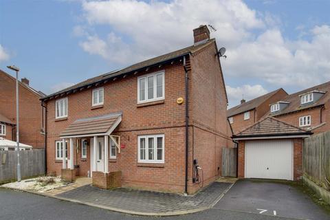 4 bedroom detached house to rent, Wellesbourne Crescent, High Wycombe HP13