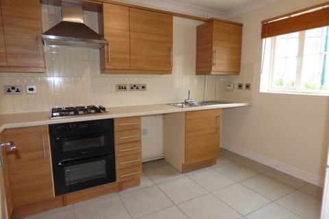 3 bedroom townhouse to rent, Carrier Close, Peterborough PE2