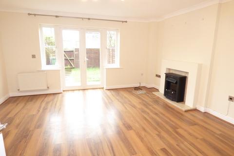 3 bedroom townhouse to rent, Carrier Close, Peterborough PE2