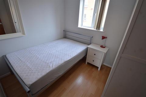 3 bedroom flat to rent, Mallow Street, Manchester M15