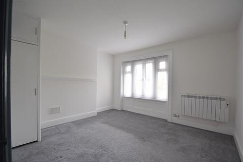 2 bedroom flat to rent, Eversfield Place, St. Leonards-On-Sea