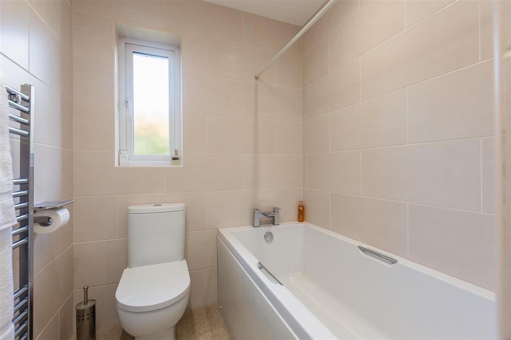 Corbie Way 33 Bathroom 2.jpg