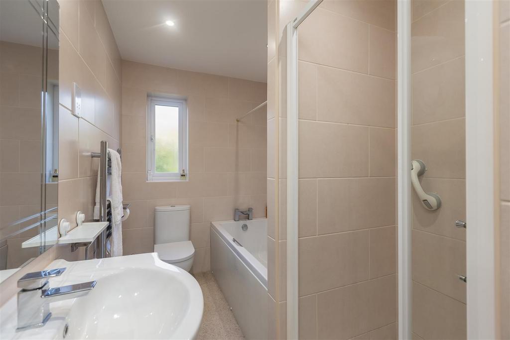 Corbie Way 33 Bathroom 1.jpg