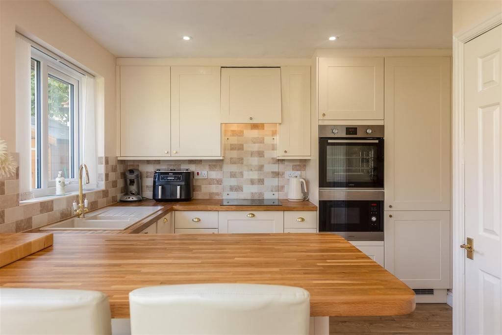 Corbie Way 33 Kitchen Dining Room 2.jpg