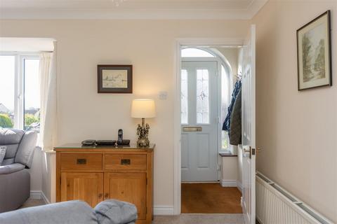 33 Corbie Way, Pickering, YO18 7JS