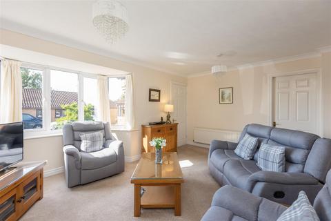33 Corbie Way, Pickering, YO18 7JS