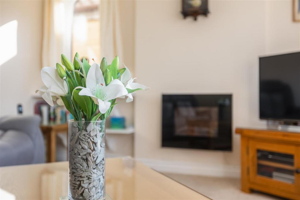 Corbie Way 33 Sitting Room-5.jpg