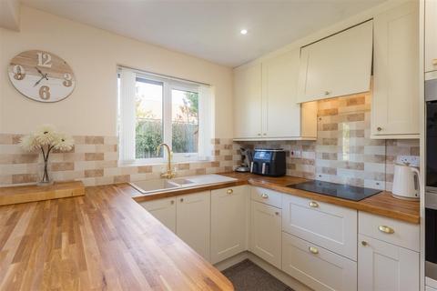 33 Corbie Way, Pickering, YO18 7JS