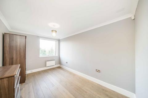 2 bedroom flat for sale, Chiswick High Road, London W4