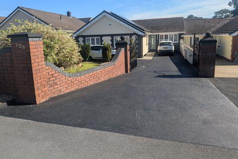 4 bedroom detached bungalow for sale, Waterloo Road, Penygroes, SA14 7RB