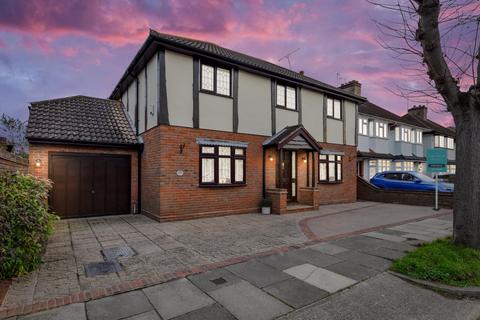 Connaught Gardens, Desirable Thorpedene Position, Shoeburyness, Essex, SS3