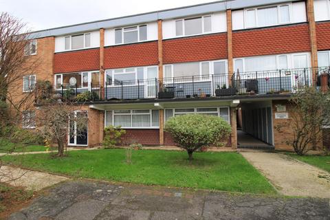 2 bedroom apartment for sale, Briarleas Gardens, Upminster RM14