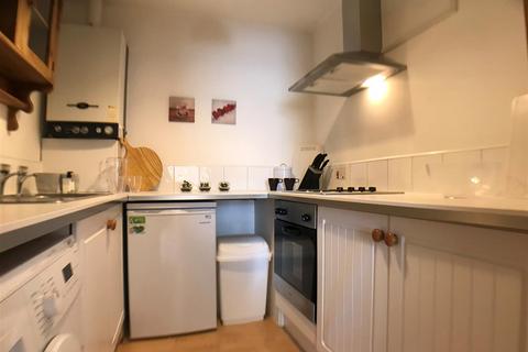 2 bedroom flat to rent, Shields Road, Byker