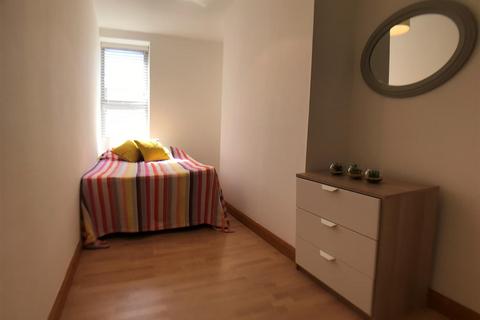 2 bedroom flat to rent, Shields Road, Byker