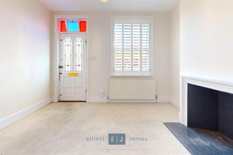 21 Clifton Road, Loughton, IG10 1EA