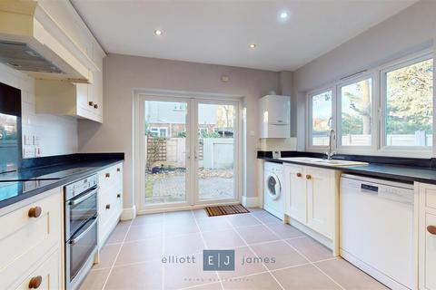 21 Clifton Road, Loughton, IG10 1EA