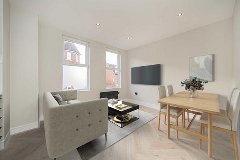 2 bedroom flat for sale, Baker Street, Weybridge KT13