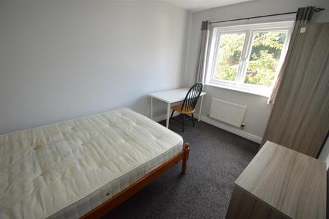 3 bedroom house to rent, Reilly Street, Manchester M15