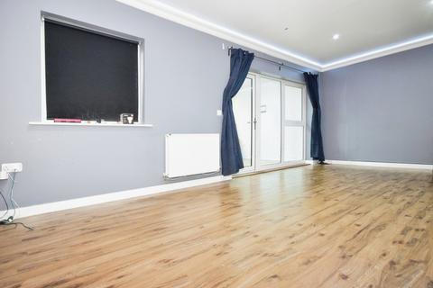 3 bedroom semi-detached house to rent, Morgan Crescent Dagenham RM8