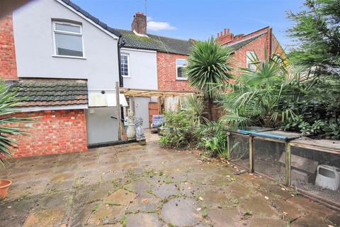 3 bedroom terraced house for sale, Gordon Road, Wellingborough NN8