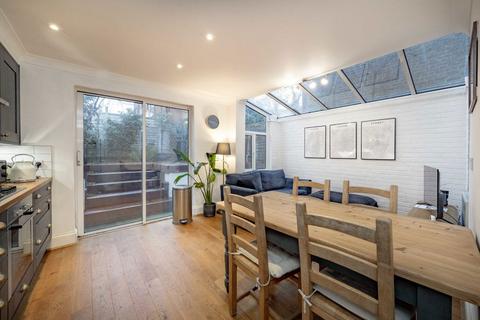 2 bedroom flat for sale, Constantine Road, London NW3