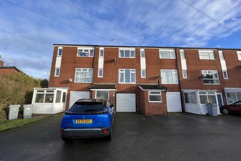 3 bedroom townhouse to rent, Clough Avenue, Wilmslow