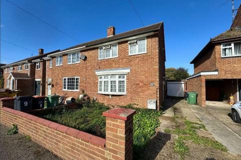 3 bedroom house to rent, Tudor Close, Barton-Le-Clay Bedford