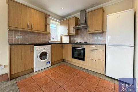 Flat H, 31 Whitton Dene, Whitton, Hounslow, TW3 2JN