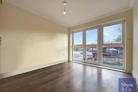 Flat H, 31 Whitton Dene, Whitton, Hounslow, TW3 2JN