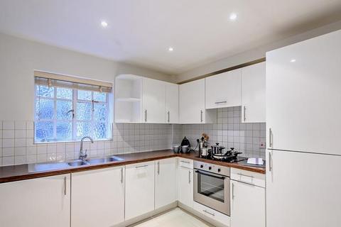 2 bedroom flat to rent, Fulham Road, London