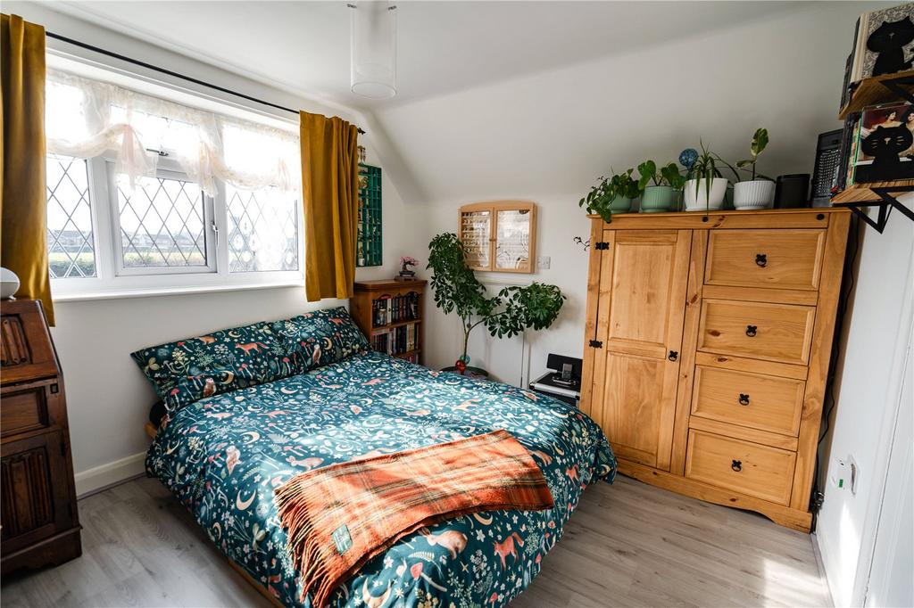 Bedroom 2 (2)