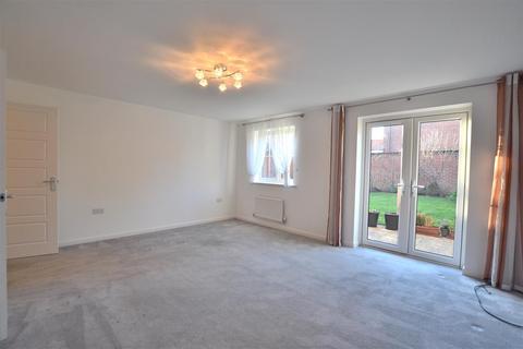 2 bedroom detached house for sale, Vaughan Close, Hartley Wintney RG27