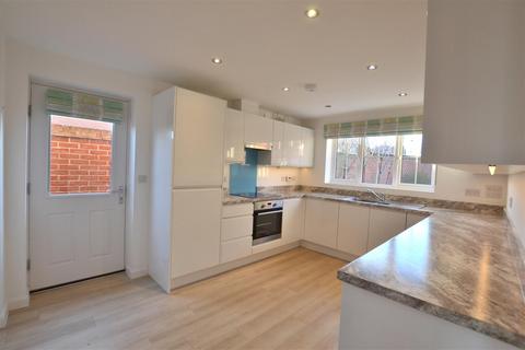 2 bedroom detached house for sale, Vaughan Close, Hartley Wintney RG27