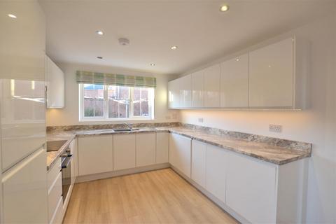 2 bedroom detached house for sale, Vaughan Close, Hartley Wintney RG27